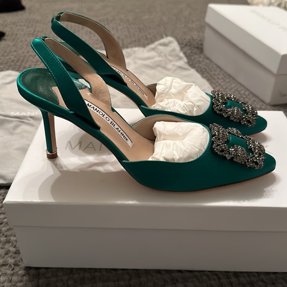 MANOLO BLAHNIK Hangisli Green Satin Jewel Buckle Slingback Pumps - Picture 12 of 12